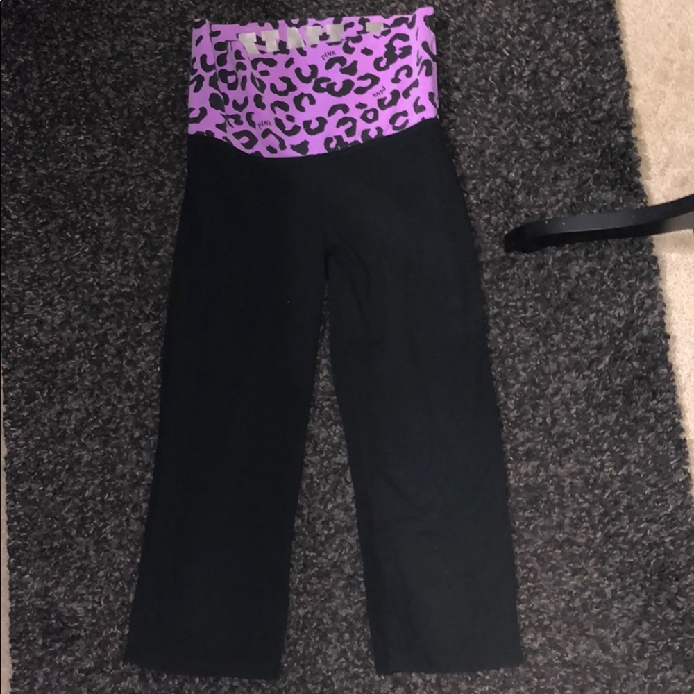 Loose cropped black PINK leggings